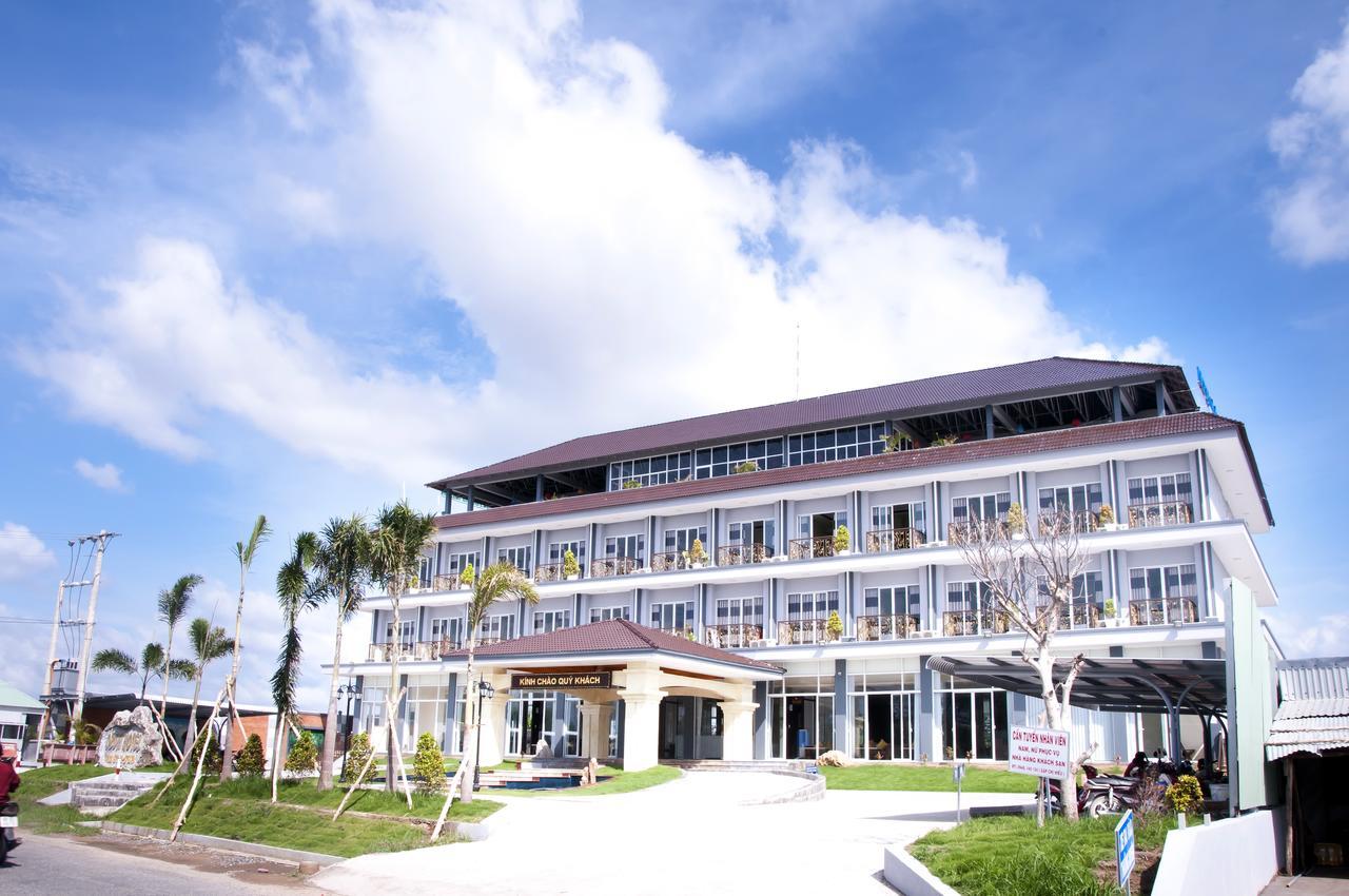 Ozon Hotel Nam Can Buitenkant foto